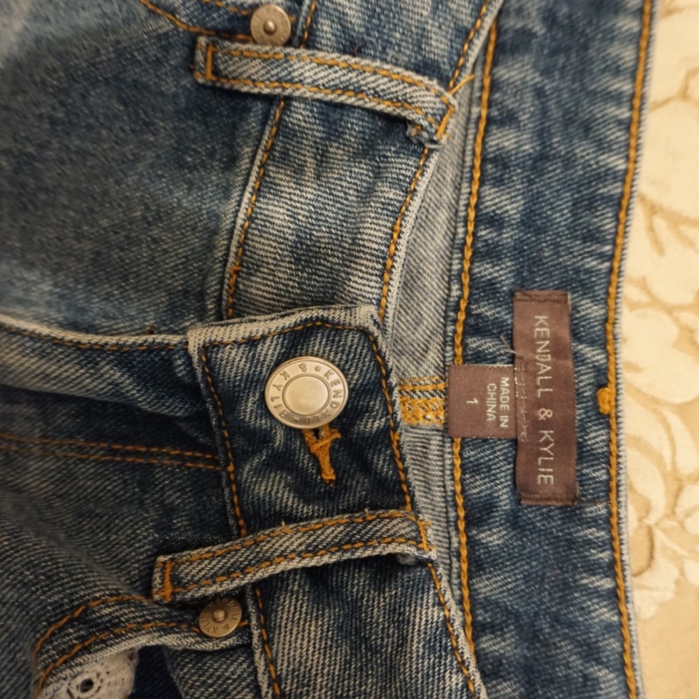Shorts - Picture 3 of 4